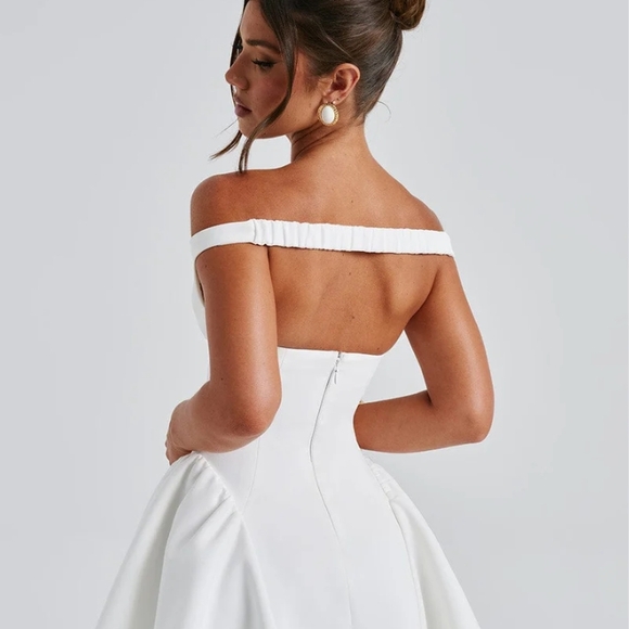 BabyBoo Chic Off-Shoulder White Mini Dress NWT! - Picture 3 of 4